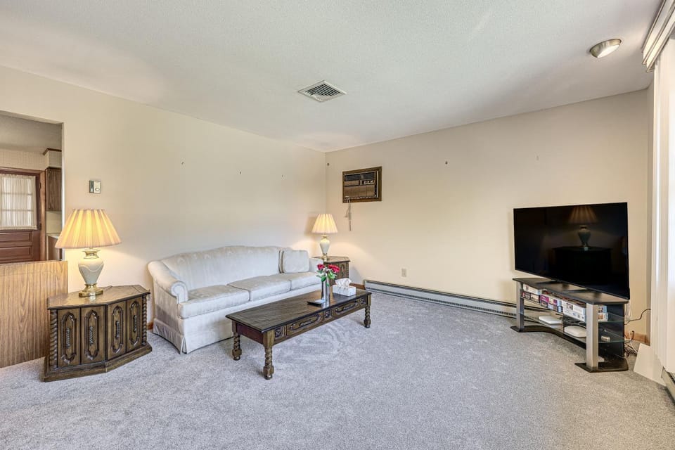 Watertown Home w/ Yard: 1 Mi to Echo Lake Park! House in Waterbury