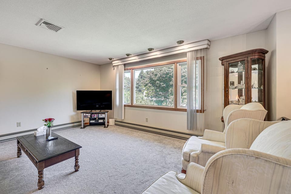 Watertown Home w/ Yard: 1 Mi to Echo Lake Park! House in Waterbury