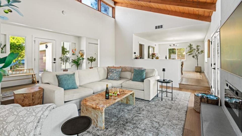 Upscale 3 BD and Bonus, Pool, Spa, Minutes to Plaza House in Napa Valley