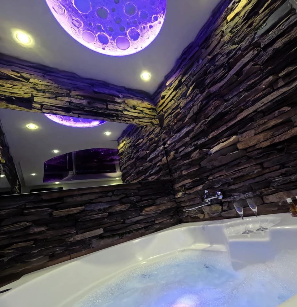 Hot Tub, Spa and wellness centre/facilities