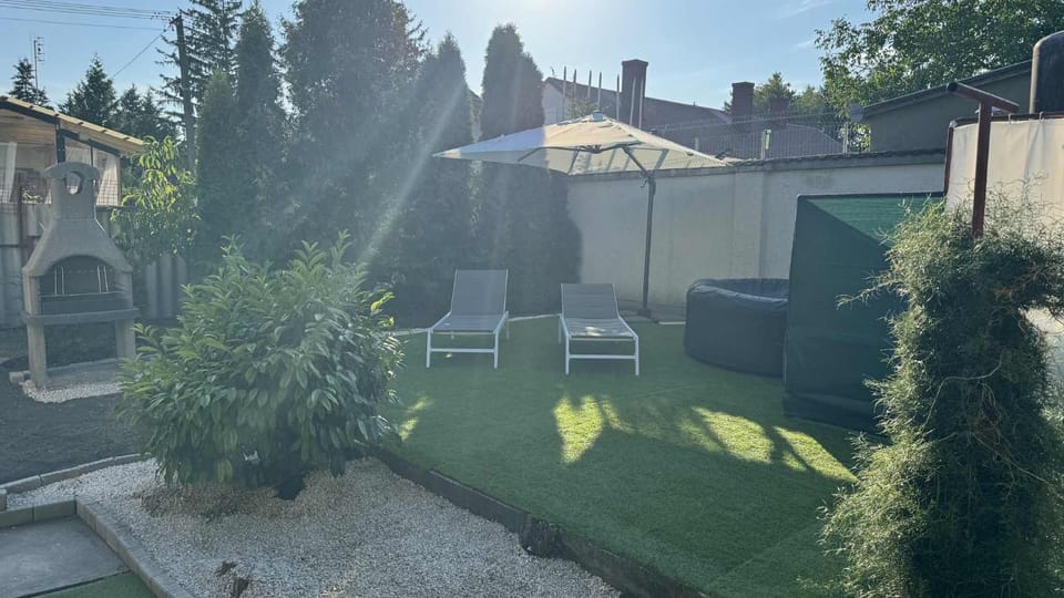 Garden, Inner courtyard view, sunbed