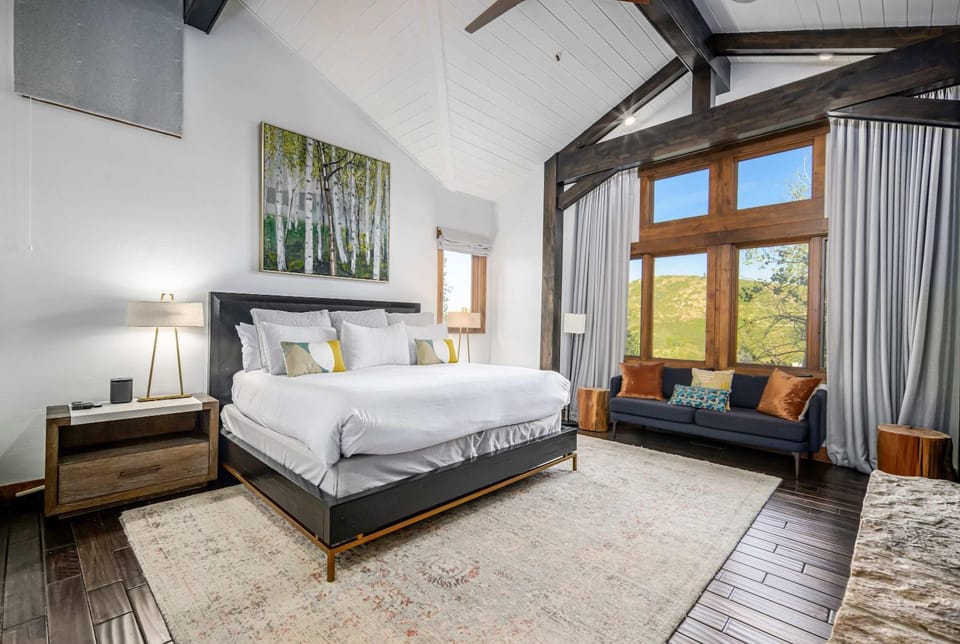 Luxury Deer Valley, Escape Hot Tub & 4 Fireplaces! House in Park City