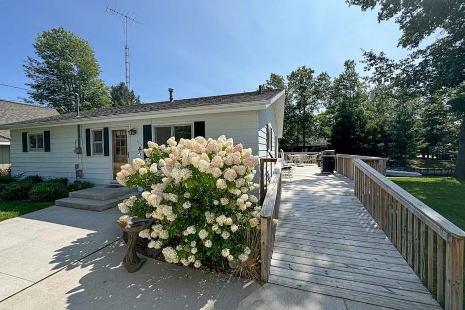 Burt Lake Lookout House in Indian River