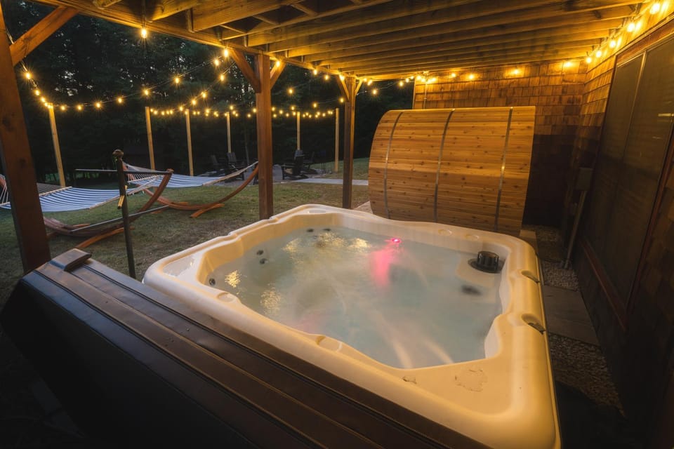 Hot Tub, Sauna