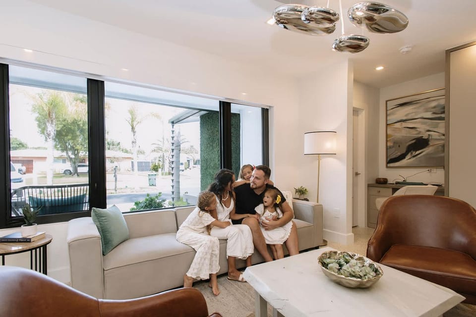 Modern Home w Private Suite Pool & Tiki Hut House in Oakland Park