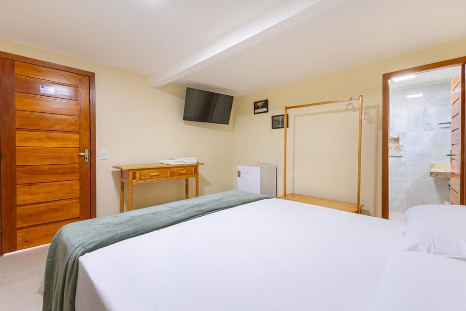 Bed, TV and multimedia, Photo of the whole room, Bedroom, air conditioner