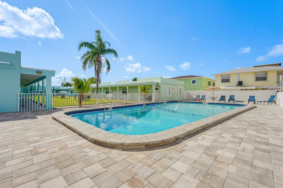 Beachfront Condo: Redington Shores Retreat! House in Redington Shores