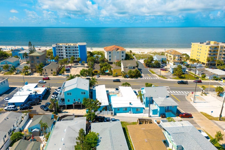 Walk to John's Pass: Studio w/ Pool Access! House in Madeira Beach