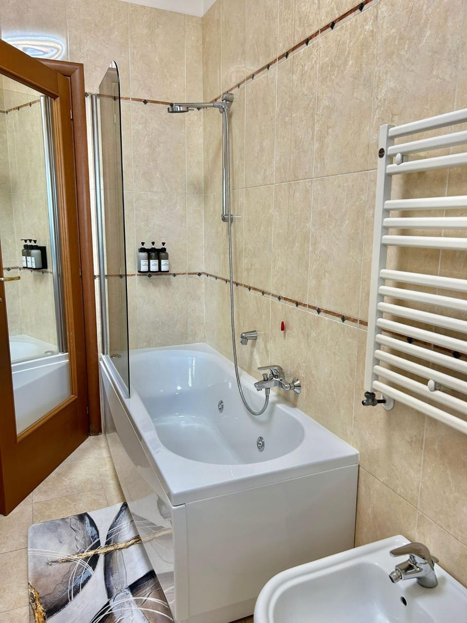 Hot Tub, Bathroom