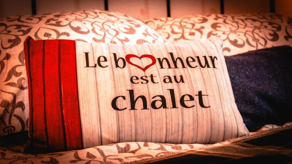 Chalet Le Cozy, Spa et Sauna Chalet in Saint-Donat
