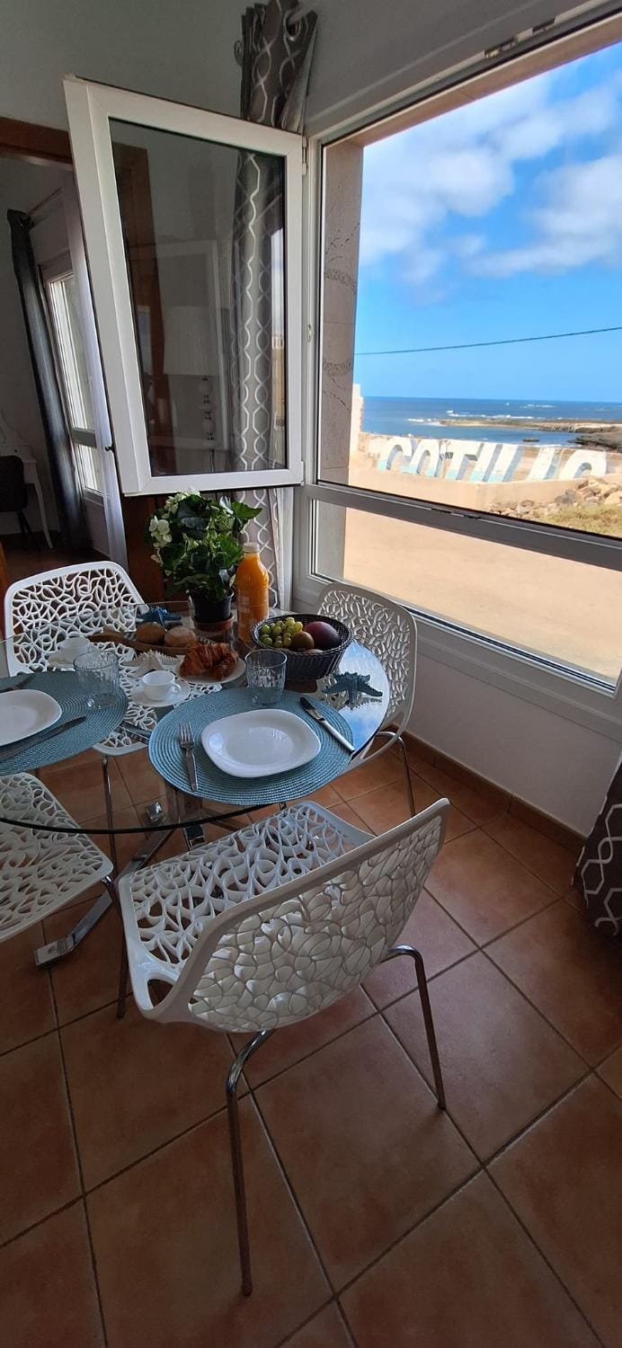 View (from property/room), Dining area, Sea view