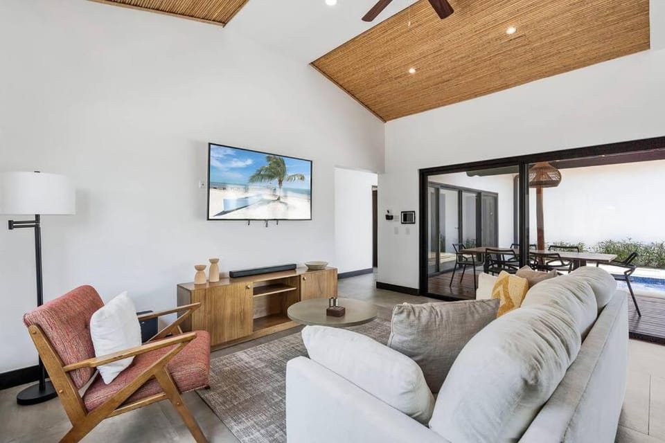 CU19 New 3 Bdrm Mod Home with Casita Prv Pool House in Guanacaste Province