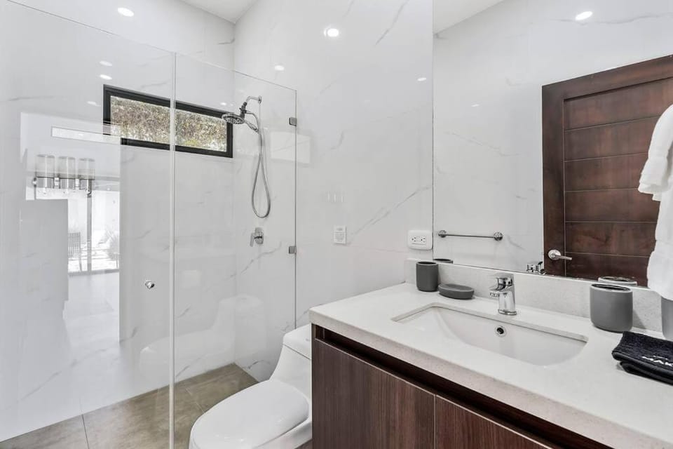 CU19 New 3 Bdrm Mod Home with Casita Prv Pool House in Guanacaste Province