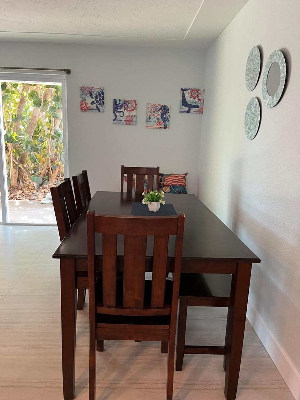 Coastal Home,Walk,Bike to Beach,Large fenced yard, Large driveway Apartment in Naples Park