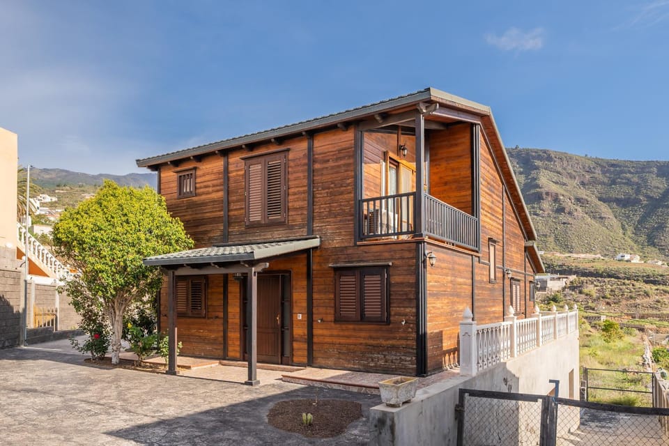 Property building, Facade/entrance, Off site