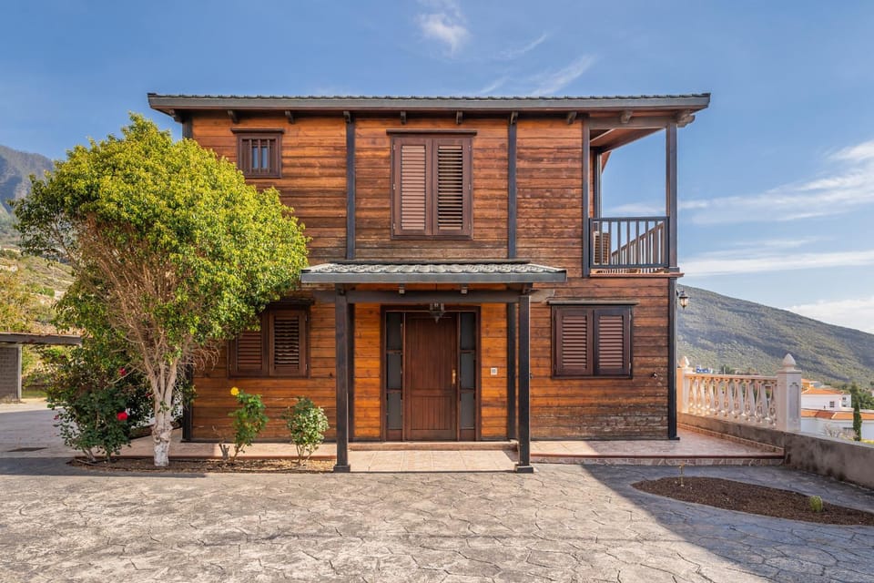 Property building, Facade/entrance, Off site