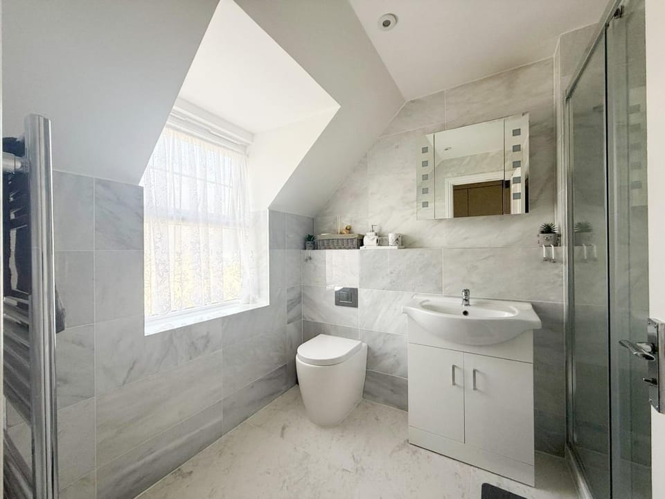 Serene Home ideally connected to Central London House in Bromley