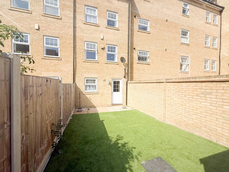 Serene Home ideally connected to Central London House in Bromley