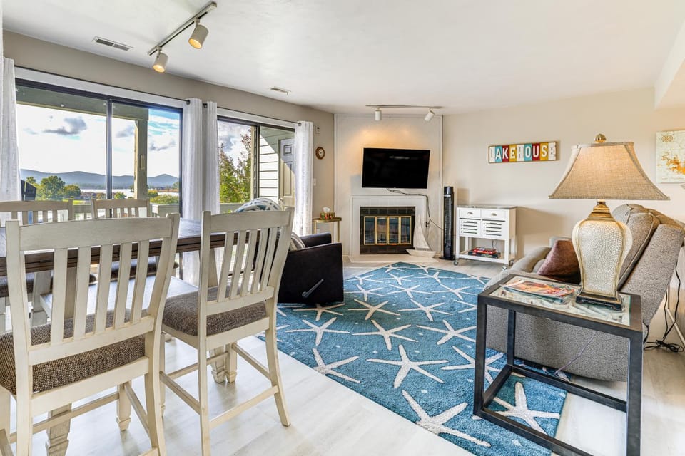 Bernard's Landing Condo - Includes Linens! House in Smith Mountain Lake