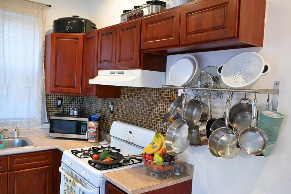 The Pearl-Lovely Victorian Home with Bed and Breakfast Energy Apartment in Jersey City