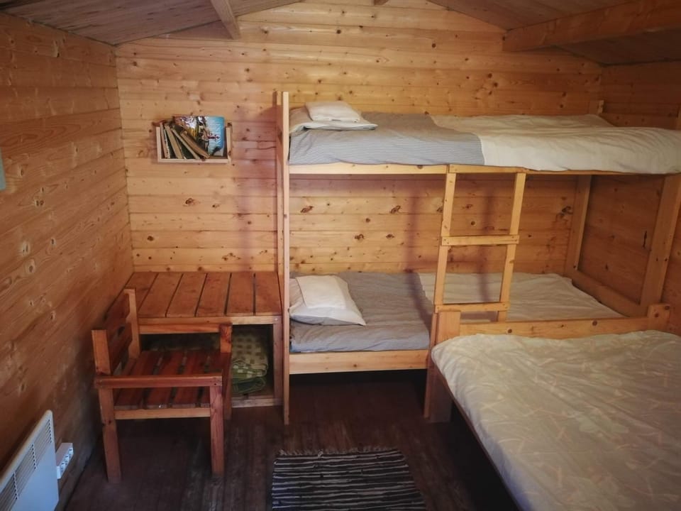 Photo of the whole room, bunk bed
