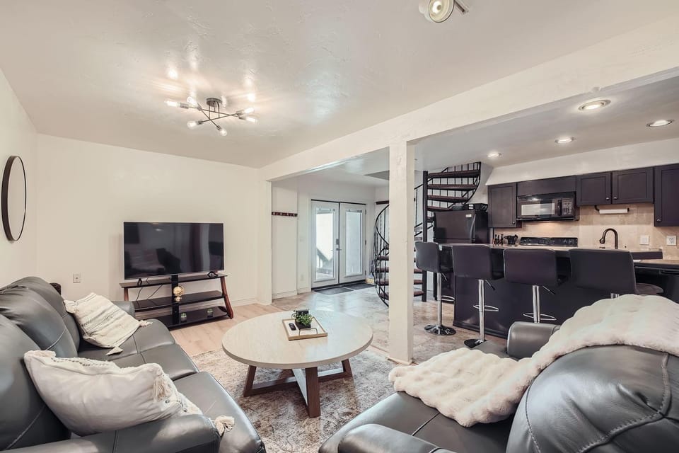 Ski and Golf Condo - 9 min to VailBC Apartment in Eagle County