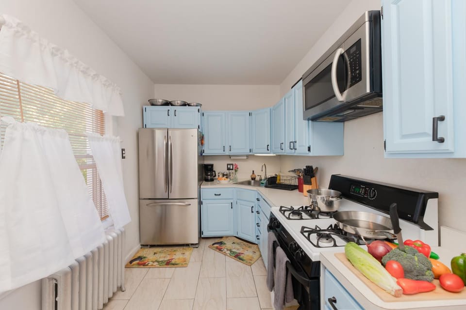 The Gem-Reserve a King-Full or Twin Room with Sauna and Free Parking plus more Apartment in Jersey City
