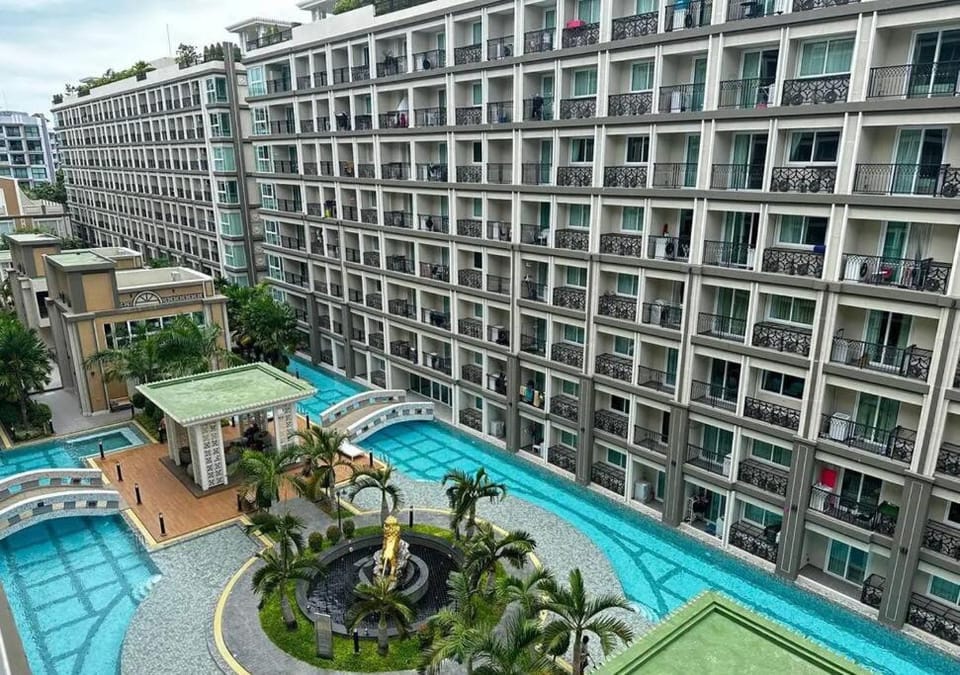 King sized luxury stay at Dusit Grand Park 2 Apartment in Pattaya City