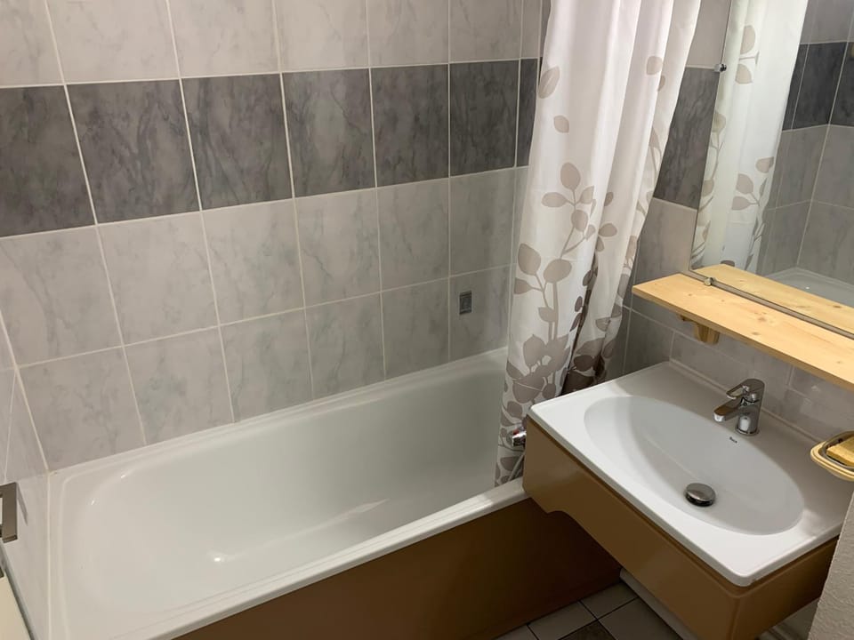Studio économique pour 3 pers avec balcon à Les Menuires, Reberty 1850 - FR-1-452-391 Apartment in Les Allues