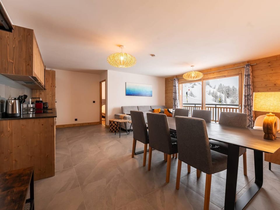 Grand appart haut de gamme 8p, skis aux pieds, vue Mont Blanc, balcon, parking, linge inclus - FR-1-351-199 Apartment in Mâcot-la-Plagne