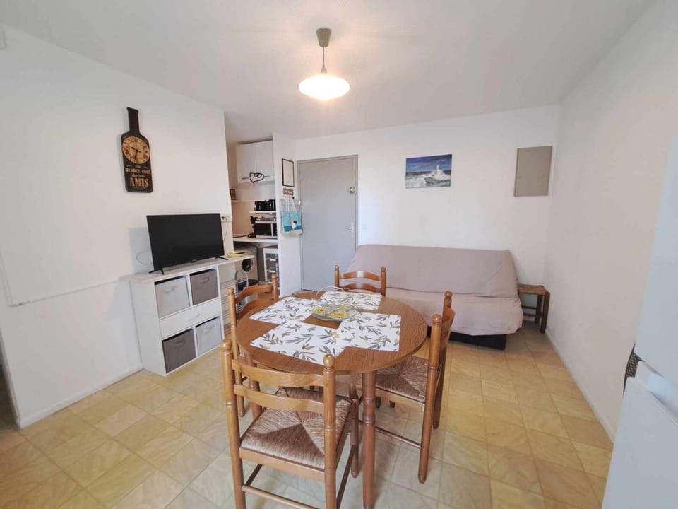 Apt RDC avec accès direct plage, grande terrasse, cuisine équipée, PARKING - FR-1-326-837 Apartment in Marseillan