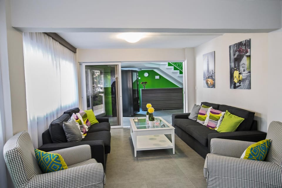 Communal lounge/ TV room, Lobby or reception