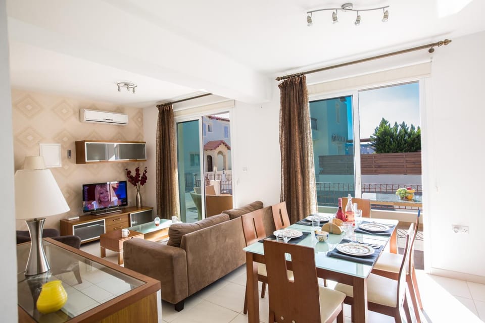 TV and multimedia, Living room, Dining area