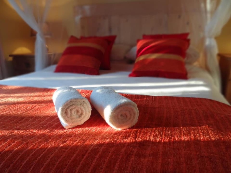 Bed, Bedroom, Alcoholic drinks, air conditioner