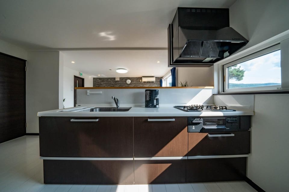 Coffee/tea facilities, stove, kitchen