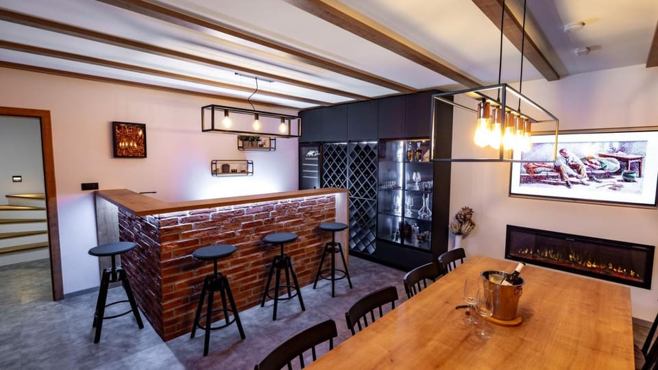 TV and multimedia, Kitchen or kitchenette, Lounge or bar, Seating area