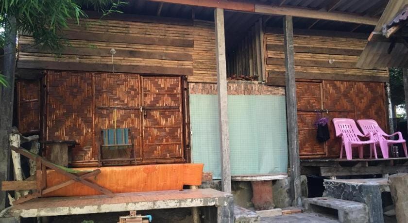 Relax Beach House Hotel in Sala Dan