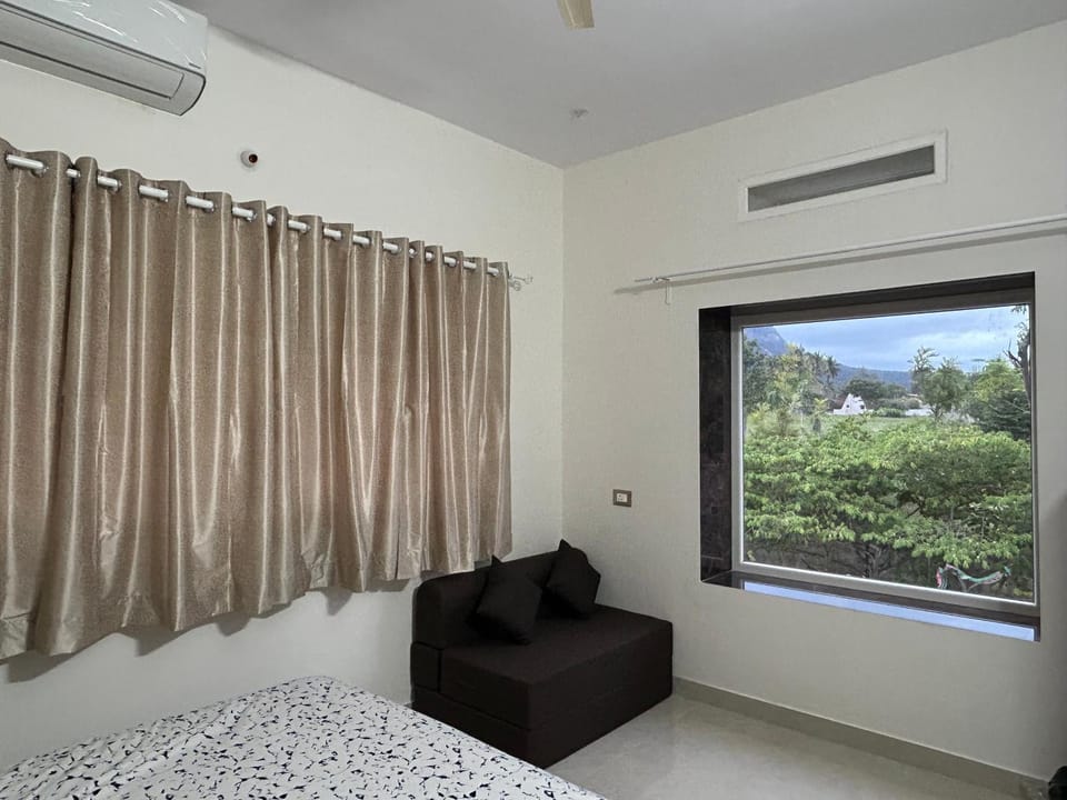Photo of the whole room, Bedroom, Mountain view, air conditioner