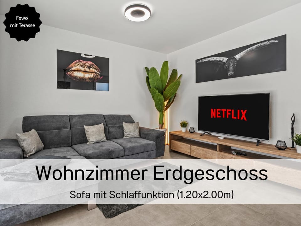 TV and multimedia, Living room, Seating area, Evening entertainment