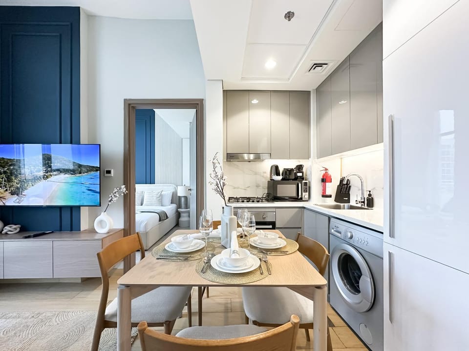Exquisite 2BR Oasis w Pool View in Meydan Apartment in Dubai