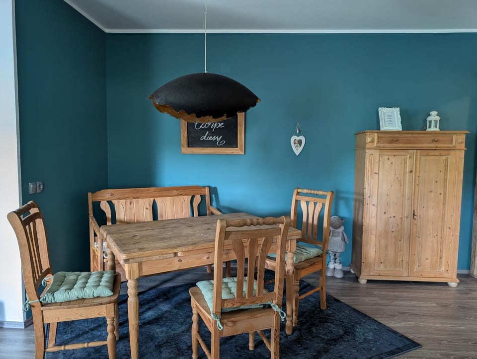 Seating area, Dining area