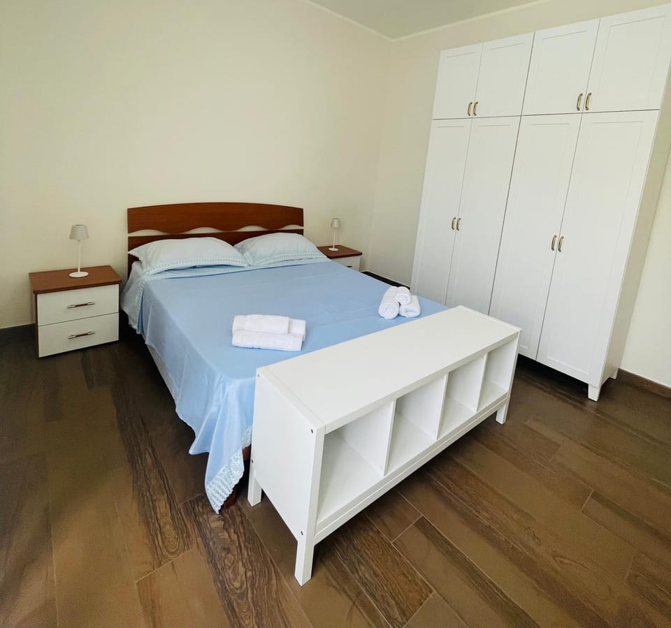 Bedroom, wardrobe