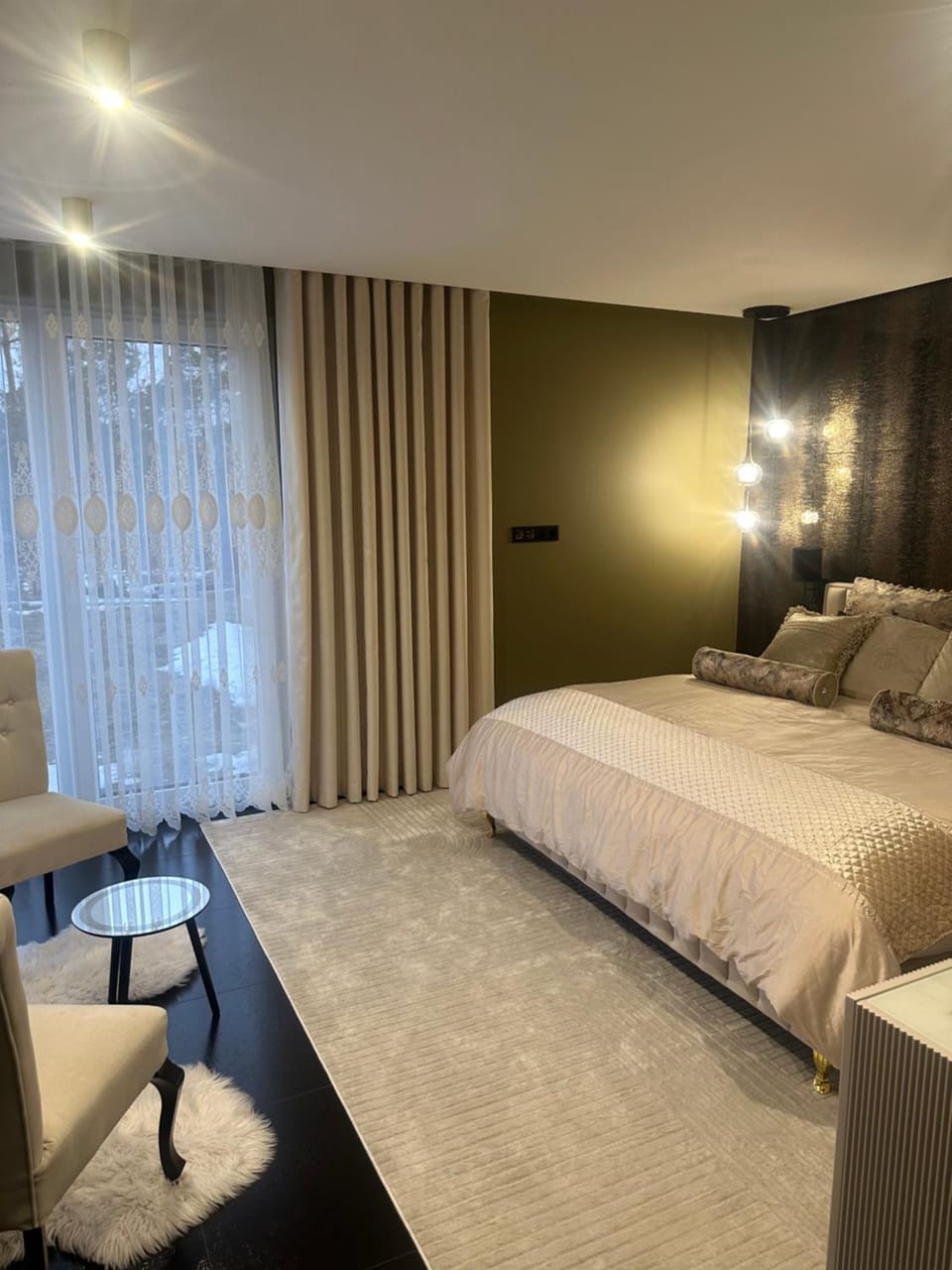 Photo of the whole room, Bedroom