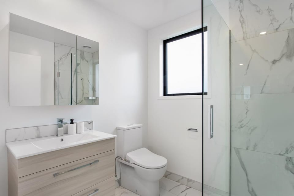 Prime Location Cosy Warm Free Off Street Park Apartment in Christchurch