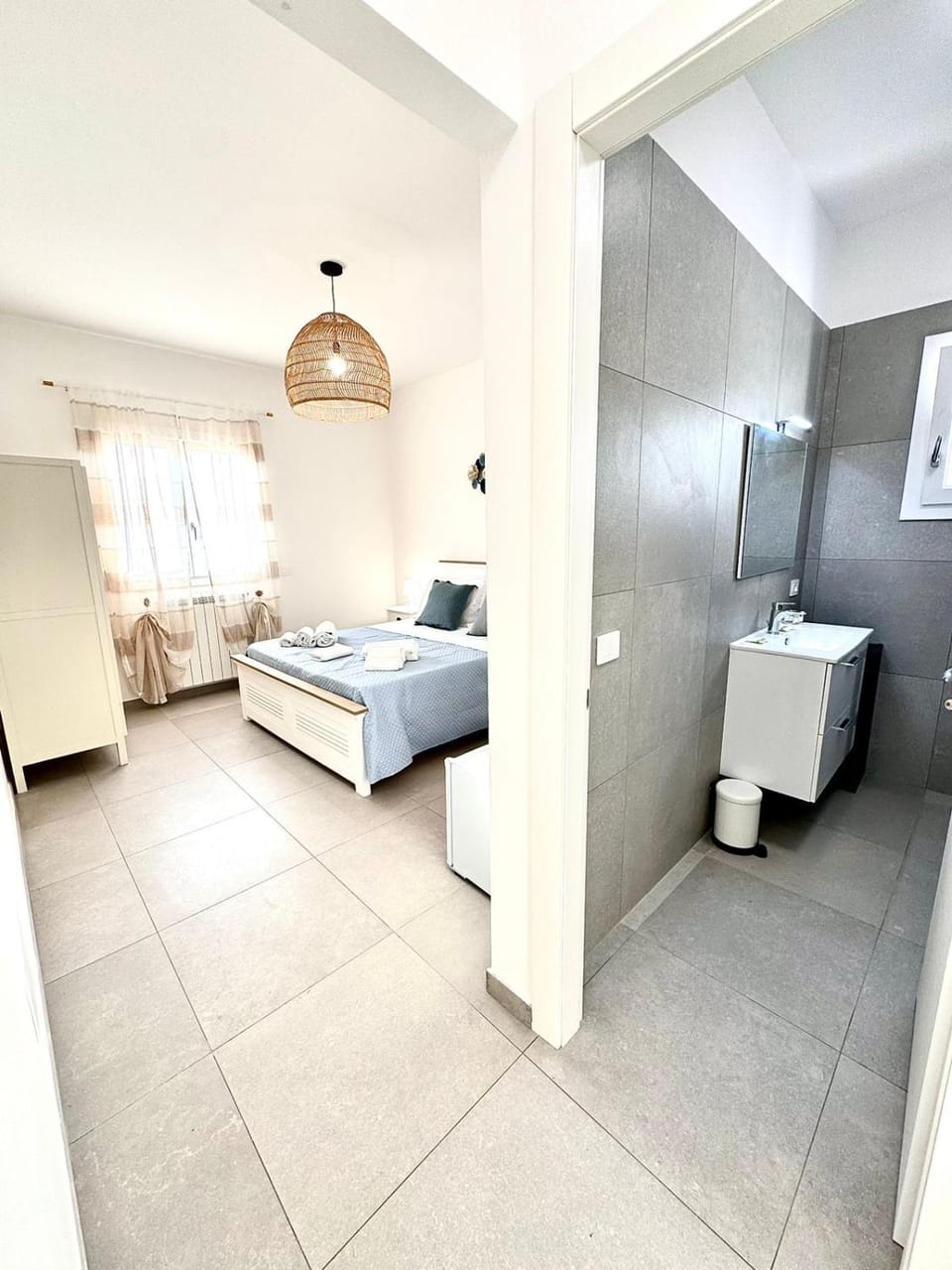 Bathroom, Photo of the whole room, Bedroom