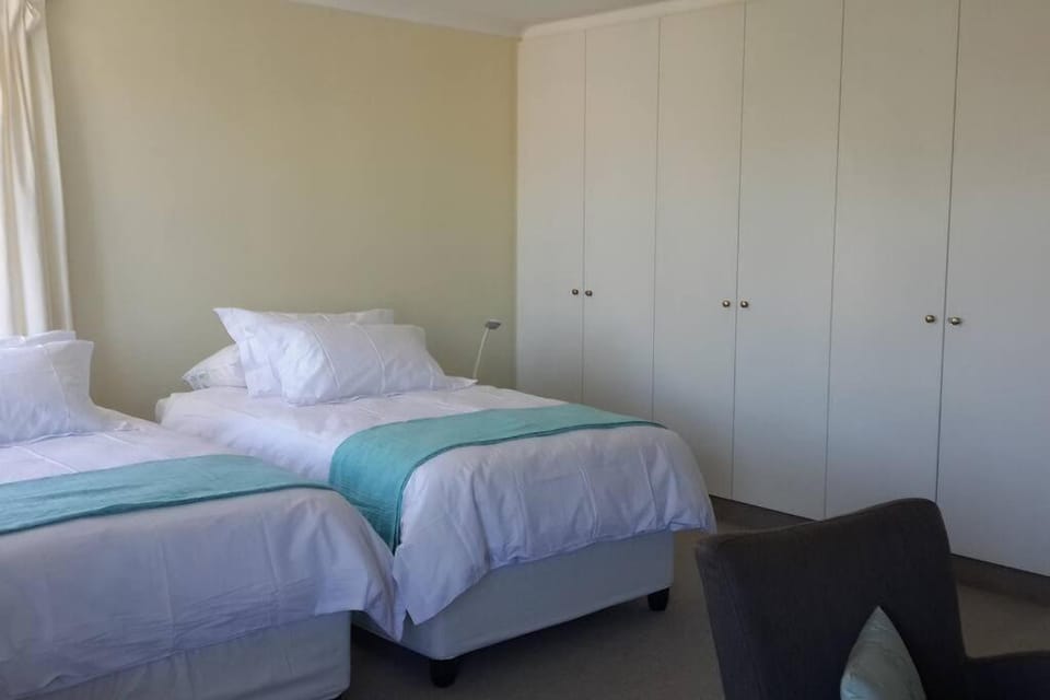 Luxury Studio sleeps up to 3 adults - Sunset Beach Apartment in Cape Town