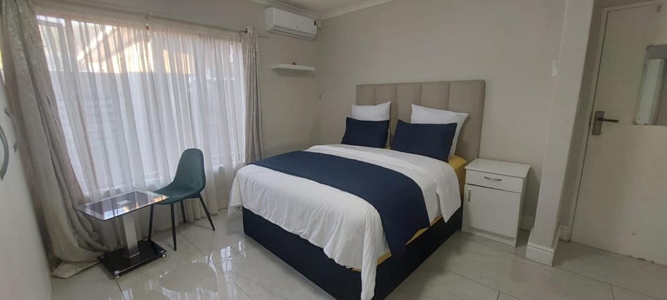 Maglovir 5 ROOMS BULK Bed and Breakfast in Cape Town