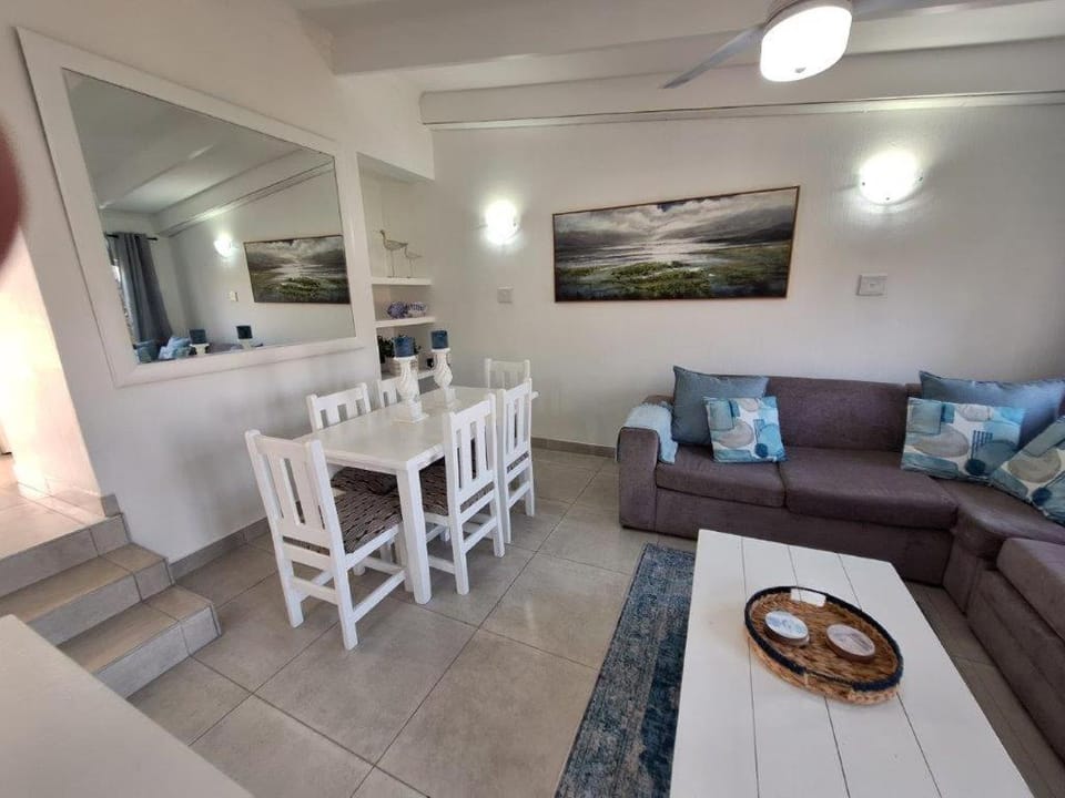 Chakas Rock Chalets no 47 with Sea View Apartment in Dolphin Coast