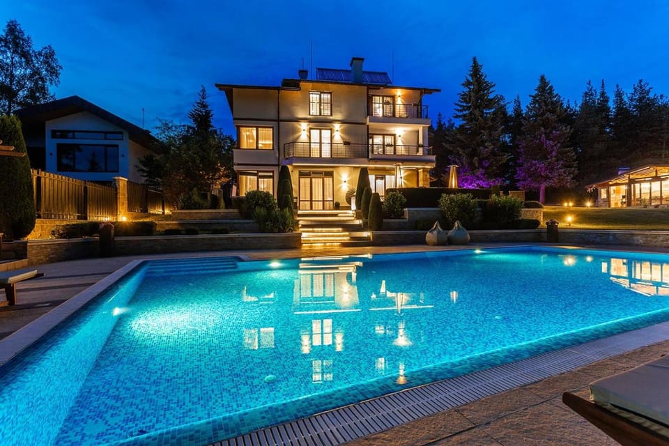 Property building, Night, On site, Pool view, Swimming pool, Swimming pool