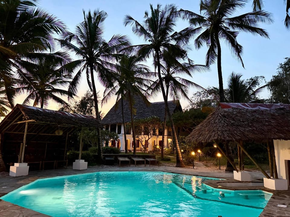 Property building, Day, Garden, Garden view, Pool view, Swimming pool, Swimming pool, sunbed